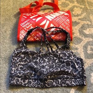 Lulu lemon energy sports bra with pads & bag
